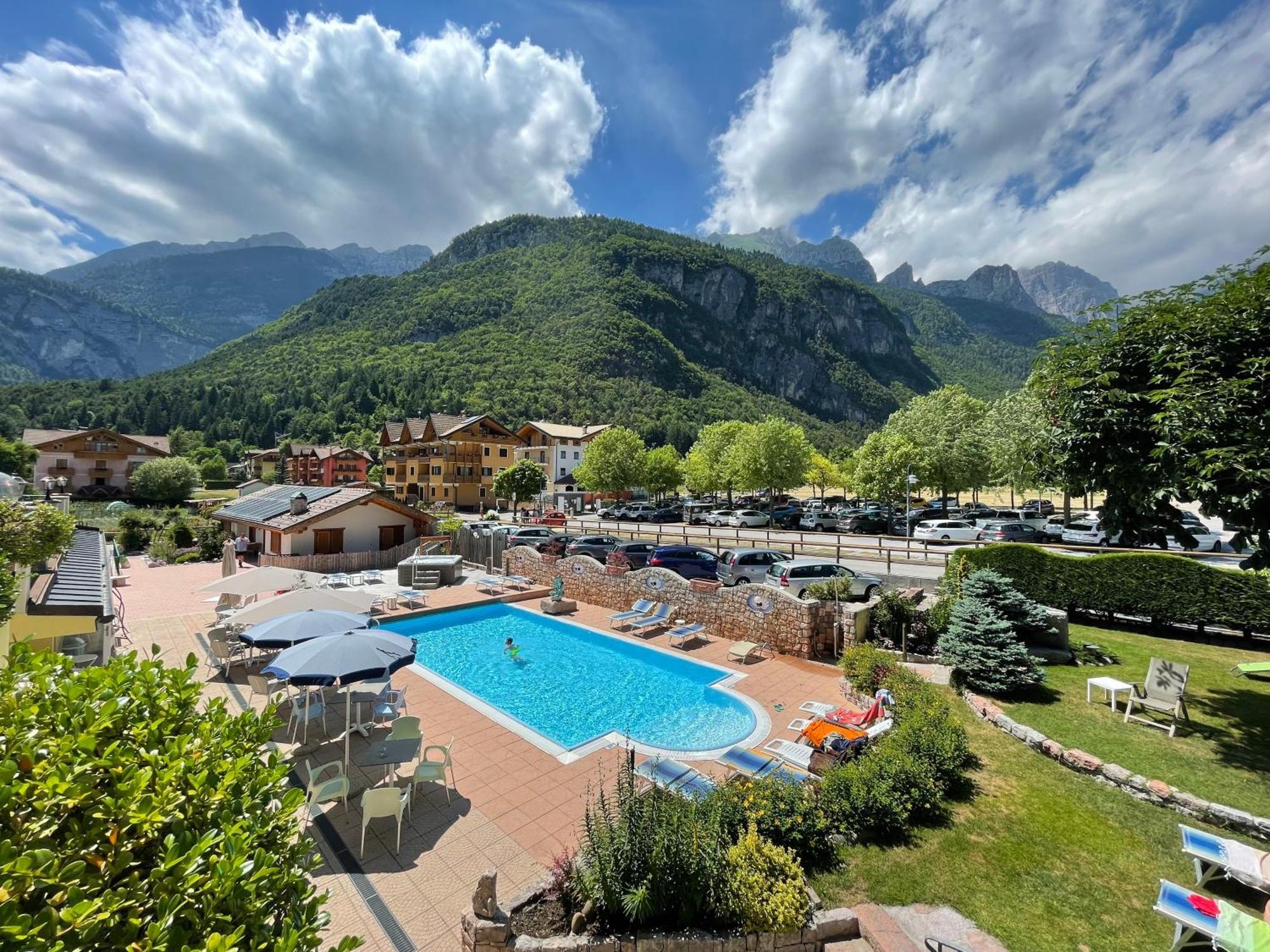 Chalet al Lago Molveno Exterior foto